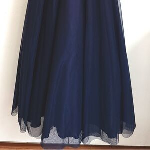 Beautiful Women evenings Gown Size 6 fits 5’4 -5’5”. Good condition.